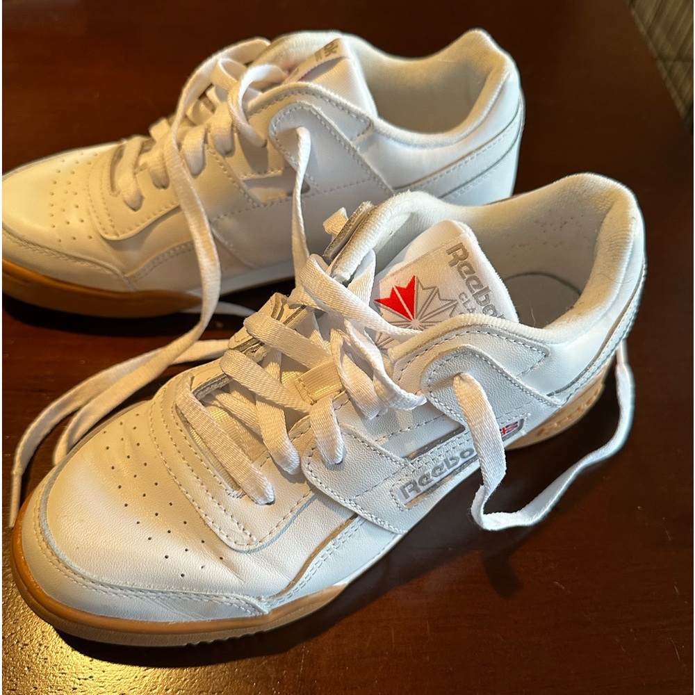 Selling women’s size 6.5 Reeboks Classic tennis shoes. I have worn them 5 times